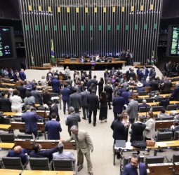 Câmara aprova projeto que regulamenta a reforma tributária