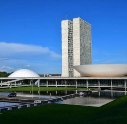 Parlamentarismo e voto distrital misto