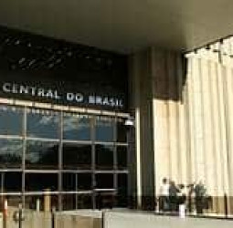 Parlamentares aproveitaram a sessão na Câmara dos Deputados em comemoração dos 60 anos do Banco Central para pedir a redução dos juros no País