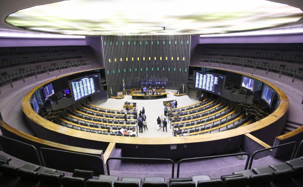 Deputados do Paraná devem votar contra aumento de deputados