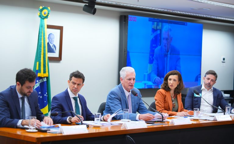 Em debate na Câmara, exportadores detalham impacto das tarifas dos EUA