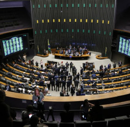 Câmara aprova texto-base de projeto que reduz penas dos condenados por tentativa de golpe de estado