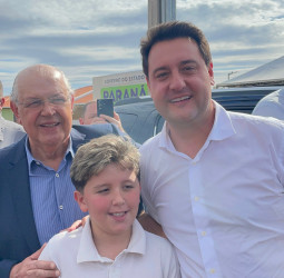 Hauly parabeniza o governador Ratinho  pelo condomínio do Idoso em Arapongas