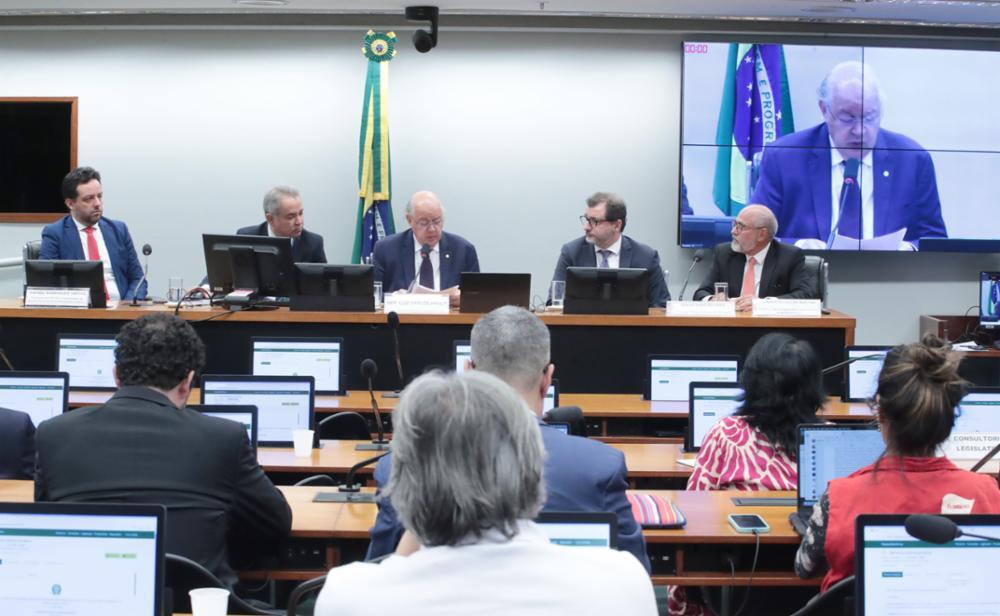 Reforma administrativa: acadêmicos sugerem avaliação de desempenho de servidores