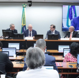 Reforma administrativa: acadêmicos sugerem avaliação de desempenho de servidores