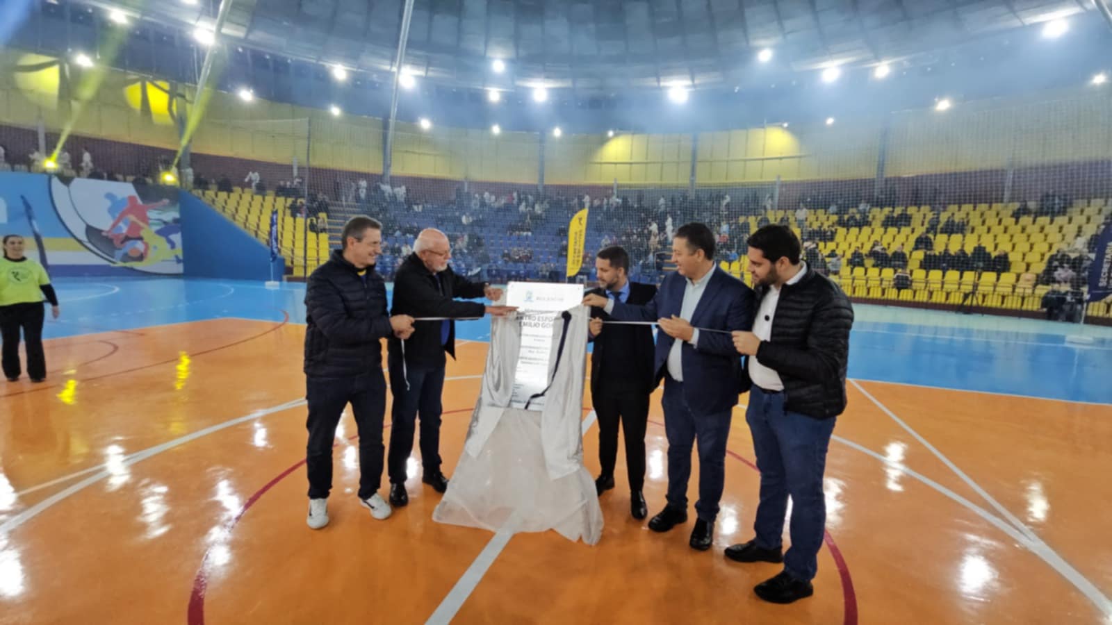 Depois de 16 anos fechado, Ginásio Emílio Gomes está reinaugurado!