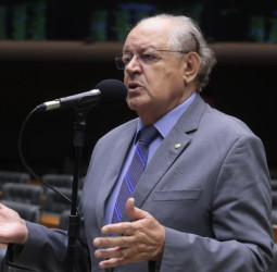 Proteger o Brasil de investimentos estrangeiros em áreas estratégicas