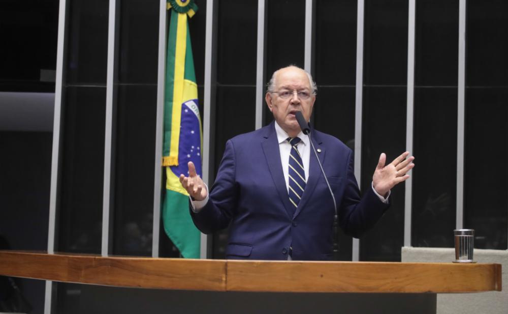 CORRESPONDENTE POLÍTICO:  Parlamentar experiente defende anistia limitada