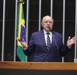 CORRESPONDENTE POLÍTICO:  Parlamentar experiente defende anistia limitada