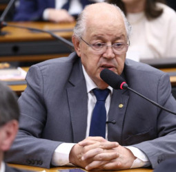Deputado Hauly pondera sobre taxação de compras internacionais