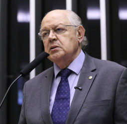 Governo propõe retirar autoescolas do processo de obtenção da CNH. Para Hauly, a medida é um grande equívoco