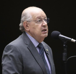 Basta de privilégios para políticos desse País