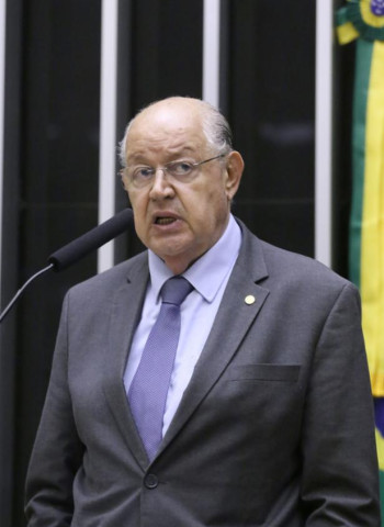 Mesmo sem adesão do governo Lula, Hauly defende gesto humanitário para brasileiros presos nos Estados Unidos