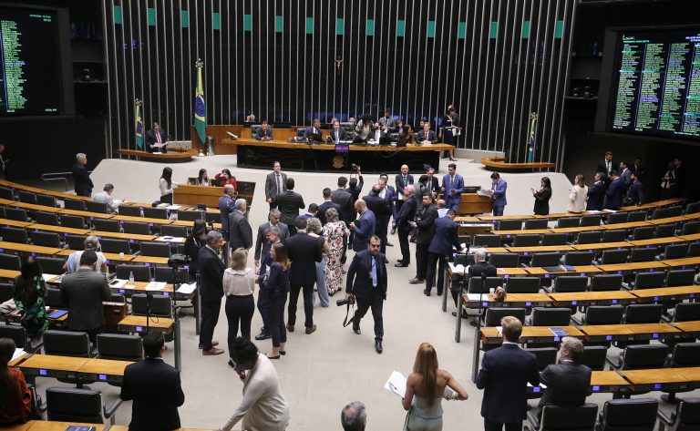 Plenário aprova urgência para quatro propostas