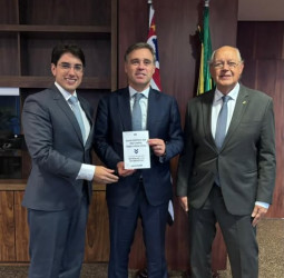 Ministro recebe guia rápido da Reforma Tributária