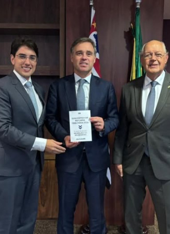 Ministro recebe guia rápido da Reforma Tributária